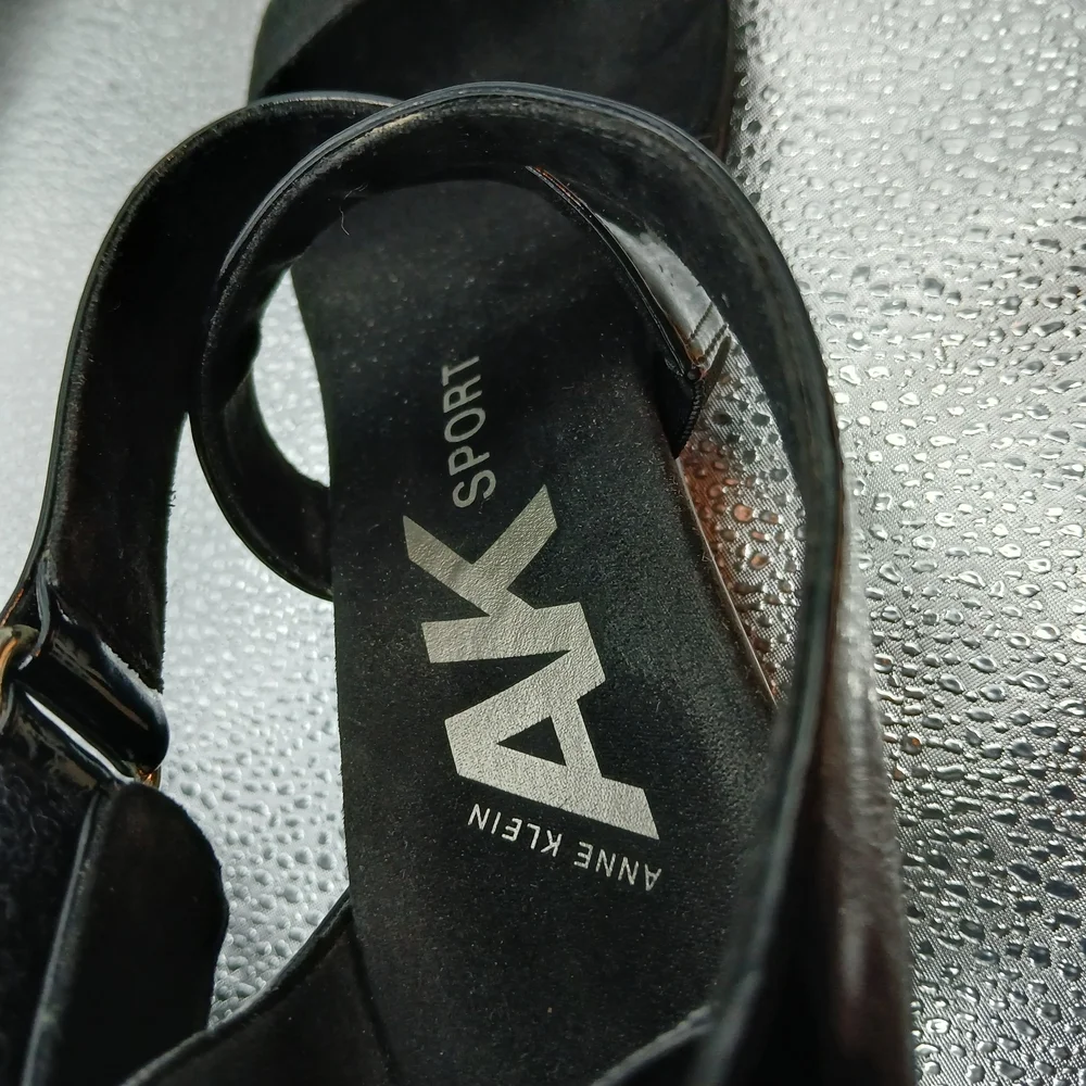 Anne Klein Black Strappy Wedged Sandal Womans Size 5